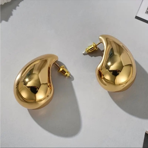 New! Creative Glossy Chunky Water Drop Shaped Stud Earrings - Picture 3 of 3